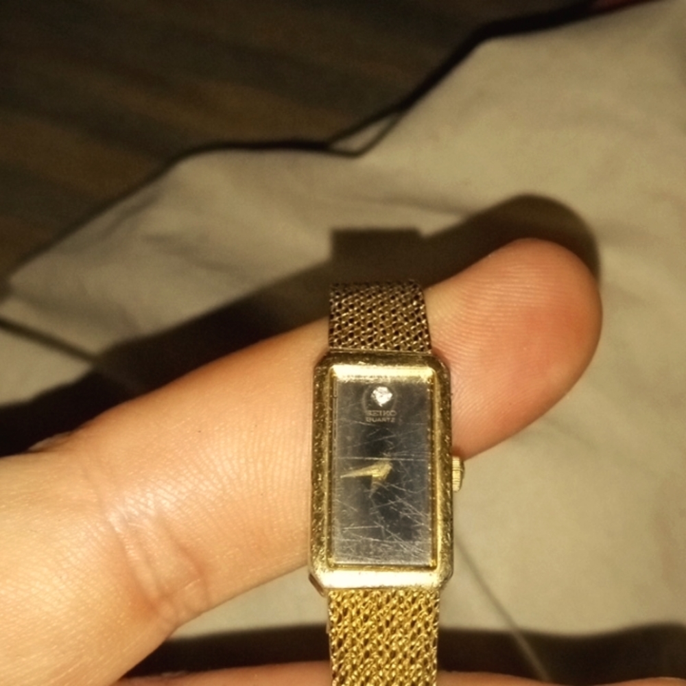 Used woman's SEIKO QUARTZ WATCH